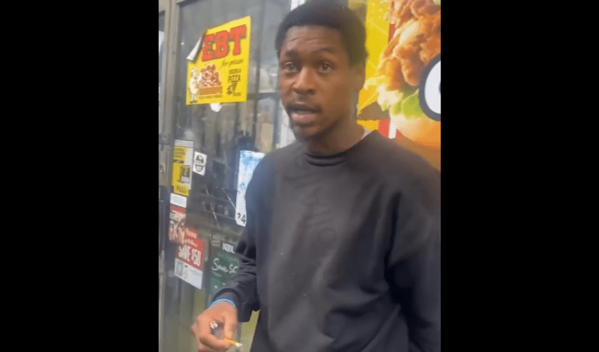 Dude Tucked His Rag And He Said He Wasn’t Banging After A Real Steppa Caught Him Repping The Wrong Set On His Block