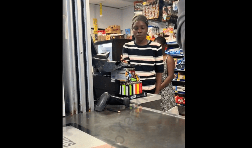 Two Young Girls Threaten To Burn Down A Store After Store Owners Trick Them And Stole Their Money Because They Didn’t Have Their Parents With Them And Thought They Couldn’t Count