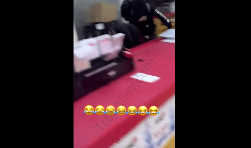 Dude Gets Rushed By A Group Of Boys And Tried To Say Tell Them He Only Had Beef With One Person Out Of The Group