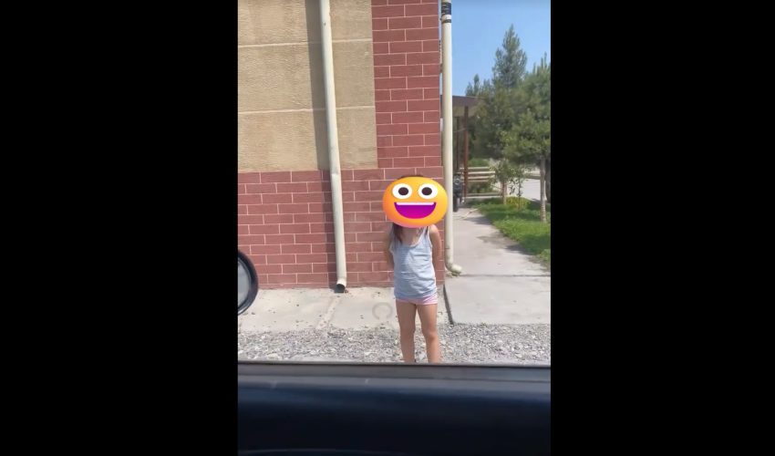 People Are Calling Him Weird For Bringing A Random Little Girl Food