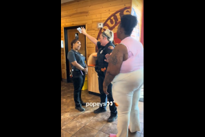 Police Had To Break Up This Altercation At Popeyes Between A Manager And A Customer