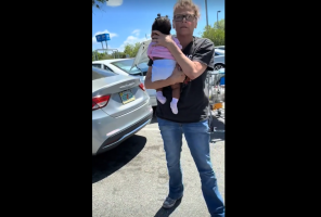 You Not Sorry! White Woman Goes Off On A Mother For Leaving Her Newborn Baby In A Car In 100 Degree Weather
