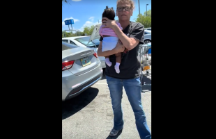 You Not Sorry! White Woman Goes Off On A Mother For Leaving Her Newborn Baby In A Car In 100 Degree Weather
