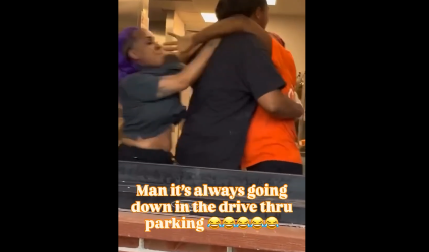 Popeyes Manager And Her Cousin She Hired As A Employee Gets Into A Altercation In Front Of A Customer At The Drive Thru