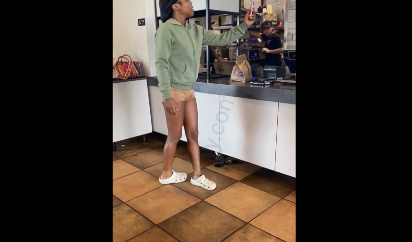 Customer Was Ready To Throw Hands With A Employee Over Her Taco Bell Order