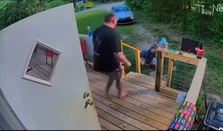 Mother Screams For Help After A Dog Rushed Her And Her Kids And Gets Saved By Her Husband