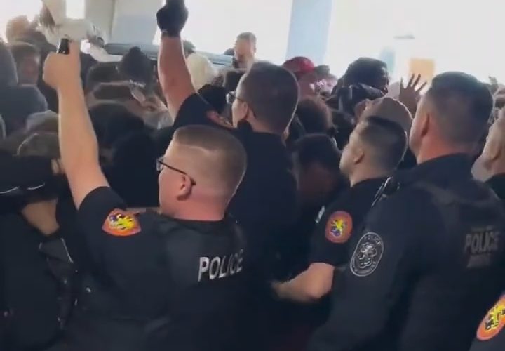 Police Seen Spreading A Crowd Like Roaches With Pepper Spray