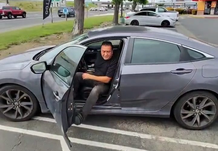 Man Had A Guy Terrified After He Got Caught  Trying To Pull A Knife On Him