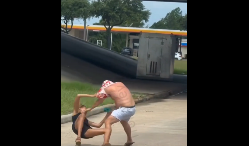 Woman And Her Trick Gets Into A Scuff After He Didn’t Want To Pay For His Services This Month