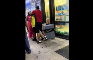 6Ft Man Handles A 4Ft Guy And Forced Him To Apologize To His Girlfriend After He Disrespected Her