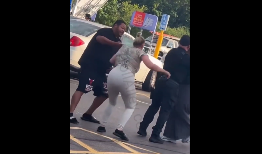 Dude Tried To Force His Girlfriend To Throw Hands With A Woman After She Kept Putting Her Hands On Him But She Was To Scared