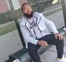 Man Suspected This Guy At The Bus Stop Calling Cps On Him And This How He Handled It