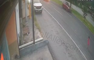 Truck Driver Saved A Little Girl Because Of Careless Parents
