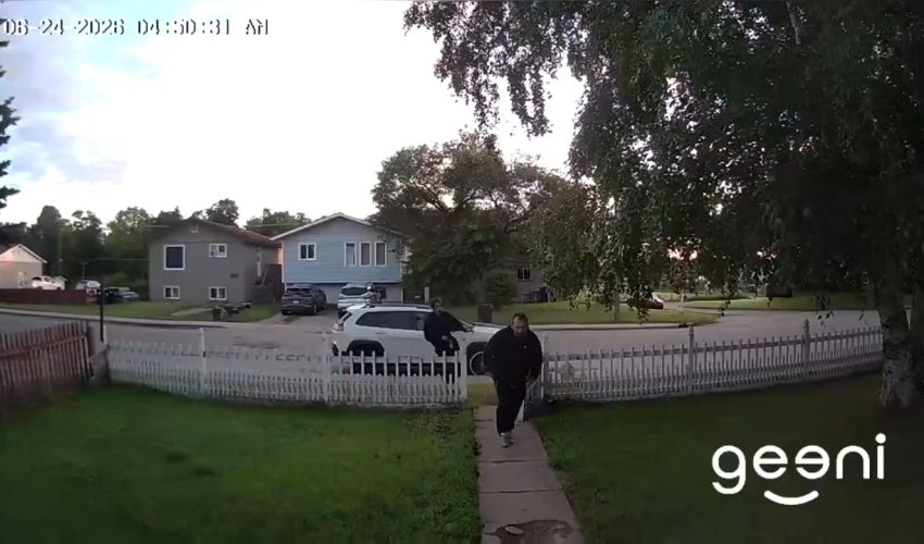 Dude Screams For Help After A Guy Was Chasing Him And Spraying Him With Bear Mace During A Altercation