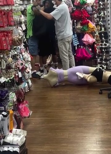 Asian Store Owners Isn’t Going For The Stealing Anymore