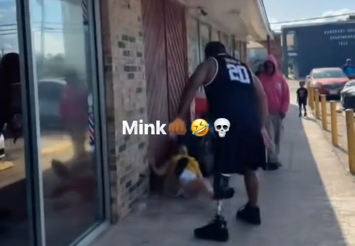 Big Dude With A Fake Leg Didn’t Spare A Woman That Hit His Car After He Warned Her Not To