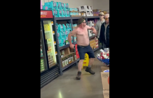 Homeless Guy Start Throwing Food At Employees After He Caught Eating In The Grocery Store