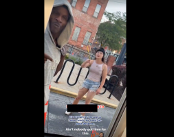 Woman That Just Got Robbed By Somebody Gets Laughed At By A Man That Didn’t Knew She Got Robbed And Instantly Accused Him Of Robbing Her