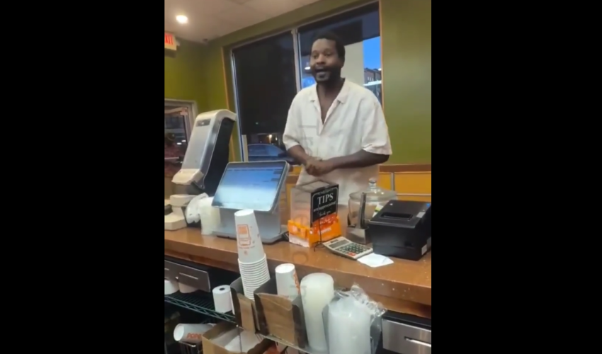 Manager At Popeyes Didn’t Know What Do After Angry Customer Kept Coming Back Saying His Chicken Was Dry