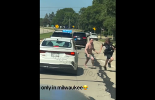 Police Gets Scared And Starts Running After Suspect Started Chasing Him