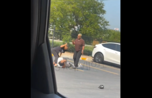 Mother Put Hands On The Girl That Her Daughter Babyfather Was Cheating With After She Claim She Knew That Her Daughter Was 8 Months Pregnant And Still Was Messing With Her Babyfather