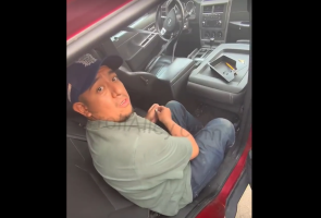 Man Found A Illegal Doing This In His Car And This How He Reacted