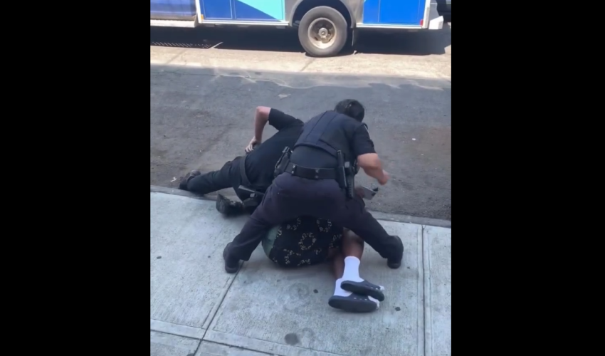 People Are Saying This Woman Shouldn’t Be A Police Officer Because She Took Her Anger Out On A Guy That She Already Had Detained
