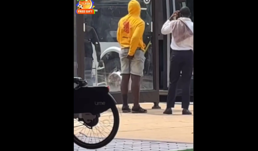 Dude Gets Caught Deep In And Didn’t Care Who Was Looking
