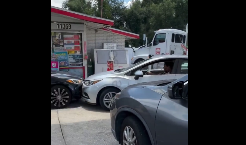 Woman Damaged 6 Cars For No Reason And Nobody And Nobody Attempted To Pull Her Out Her Car