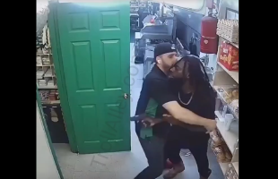 Two White Men Protects Black Woman After A Man With A Gun Started Chasing Her For Disrespecting Him