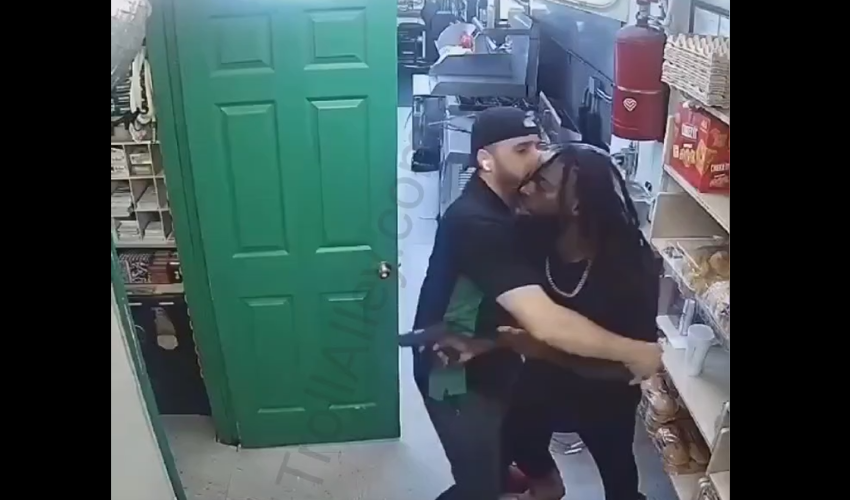 Two White Men Protects Black Woman After A Man With A Gun Started Chasing Her For Disrespecting Him