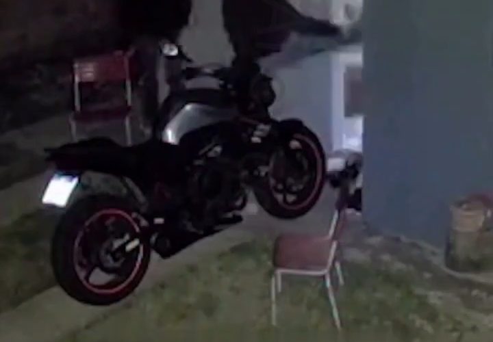 Home Invasion Goes Wrong After Robber Didn’t Know The Home Owner Was Behind The Door With A Strap