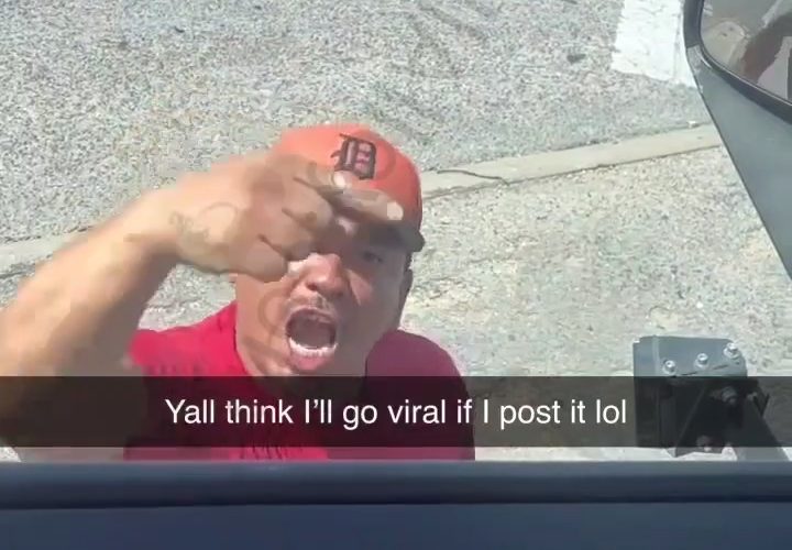 Female Truck Driver Gets Told She Didn’t Know How To Drive And She Had This Short Guy Heated In Traffic