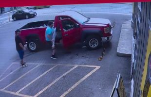 Dude Threw A Woman Out His Truck After She Still Got In His Truck After He Rejected Her Street Services