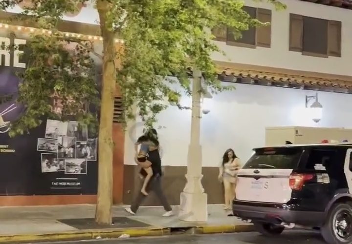 Big Dude Protected His Girlfriend From A Pack Of Girls After The Club By Picking Her Up And Police Didn’t Do Anything