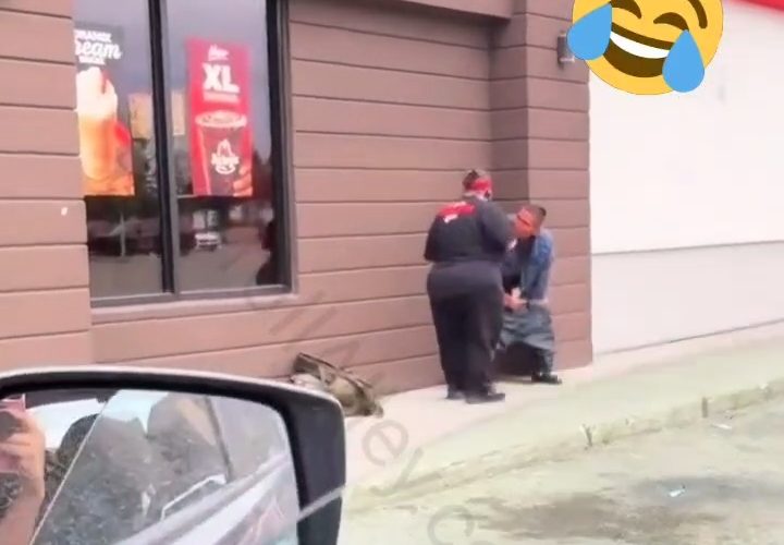 Arby’s Manager Goes Off On A Guy For Taking A Load Outside Of Her Job