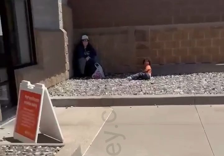 Woman Disrespects A Mother After She Seen Her Sitting In The Shade While Her Son Was Sitting In The Hot Sun