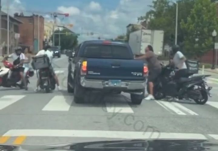 Group of Mexicans Hunted Down Thieves Like The Cartel For Stealing Their Truck And They Was Not Messing Around