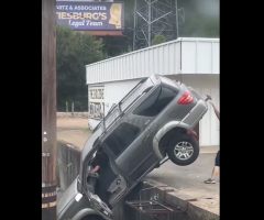 Man Tried To Save His Girlfriend That Was In The Car But It Was Too Late