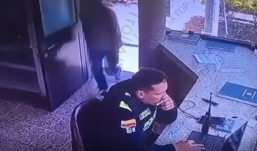 Dude Tried To Sneak Up Behind A Police Officer And Slice Him Up In Columbia