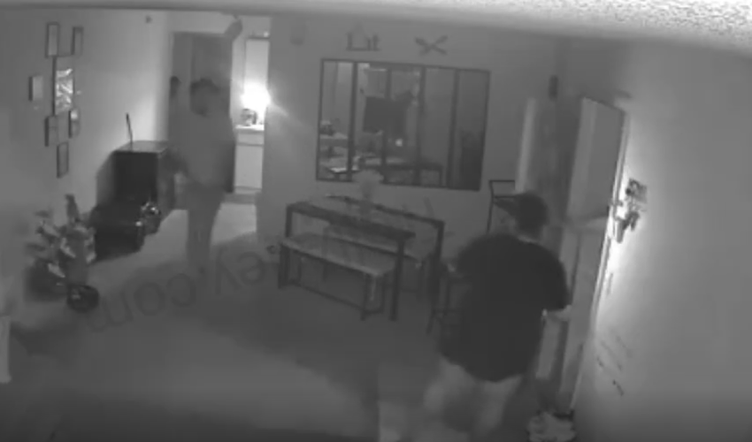 Dude Beat Up His Pregnant Babymother After She Came To His Mother House And Disrespected Her And Tried To Break In