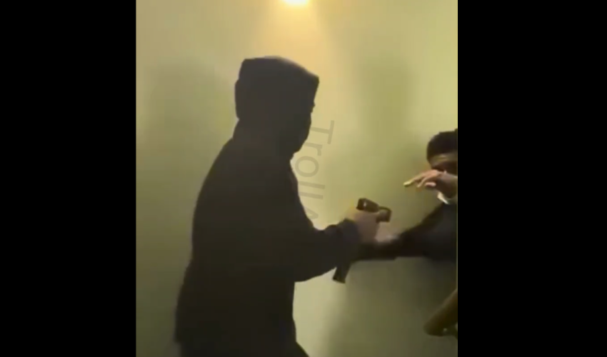 Dude Gets Caught By Two Chicago Yns For Trolling On Social Media And This How They Handled Things With Him