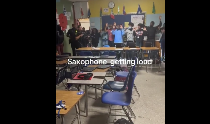 Police Really Walked In The Classrooms And Drawed Down On The Students At A School Name Plantation In Florida