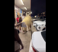Dude Seen A Argument About To Pop Off And Instantly Sprayed Bear Mace On A Crowd And They Wasn’t Even Arguing Yet