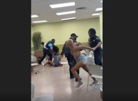Security Guards Had A Difficult Time Breaking Up These Women At The Chicago Aid Officer