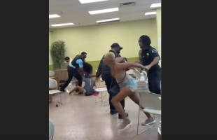 Security Guards Had A Difficult Time Breaking Up These Women At The Chicago Aid Officer