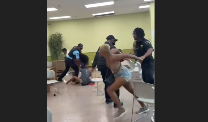 Security Guards Had A Difficult Time Breaking Up These Women At The Chicago Aid Officer
