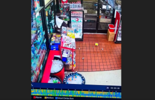 Store Owner Defends Himself From a Thief That Tried To Jump Behind The Counter
