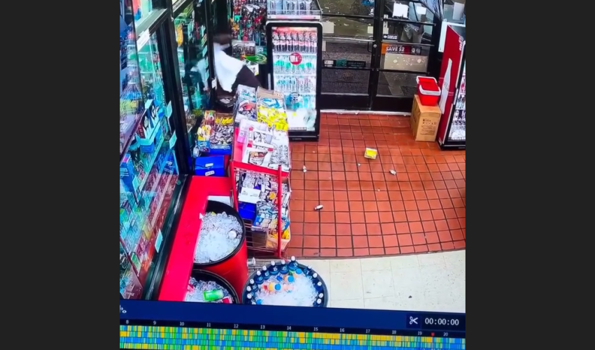 Store Owner Defends Himself From a Thief That Tried To Jump Behind The Counter