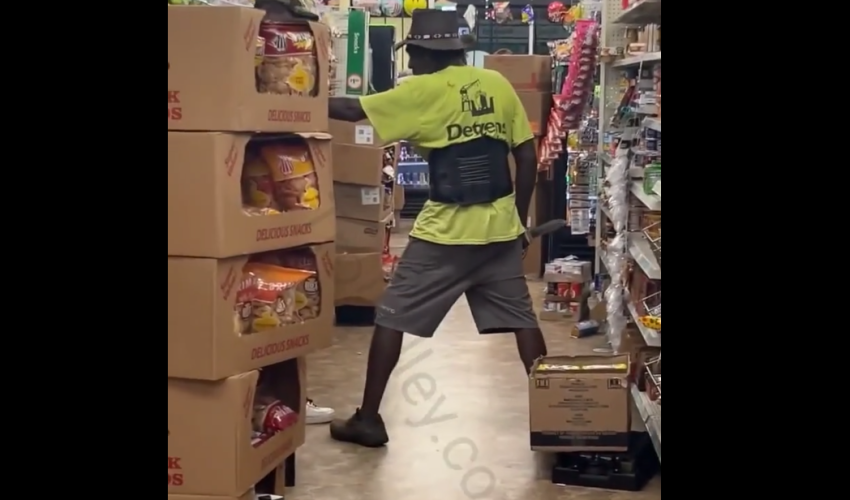 Man Double Back To Rob A Guy That Robbed Him And Took His Money